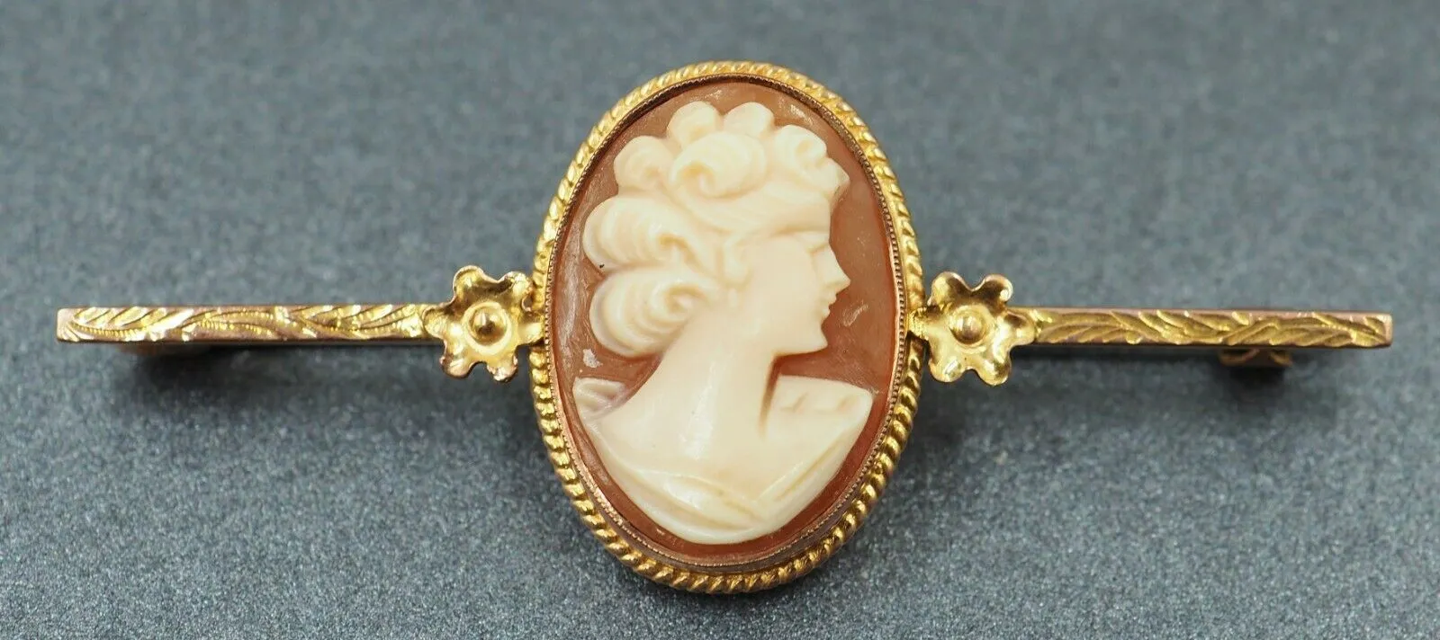 Vintage Shell Cameo 9ct Yellow Gold Bar Brooch