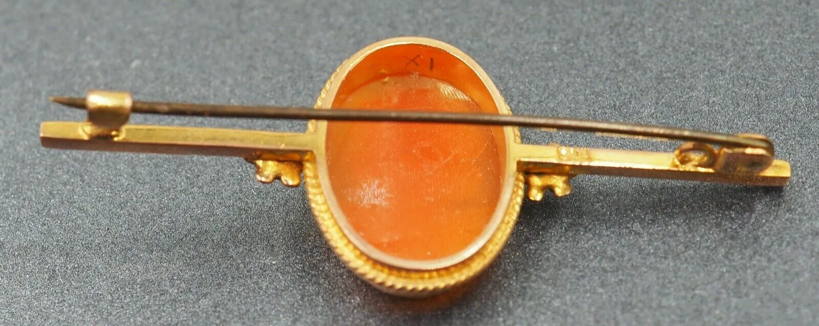 Vintage Shell Cameo 9ct Yellow Gold Bar Brooch